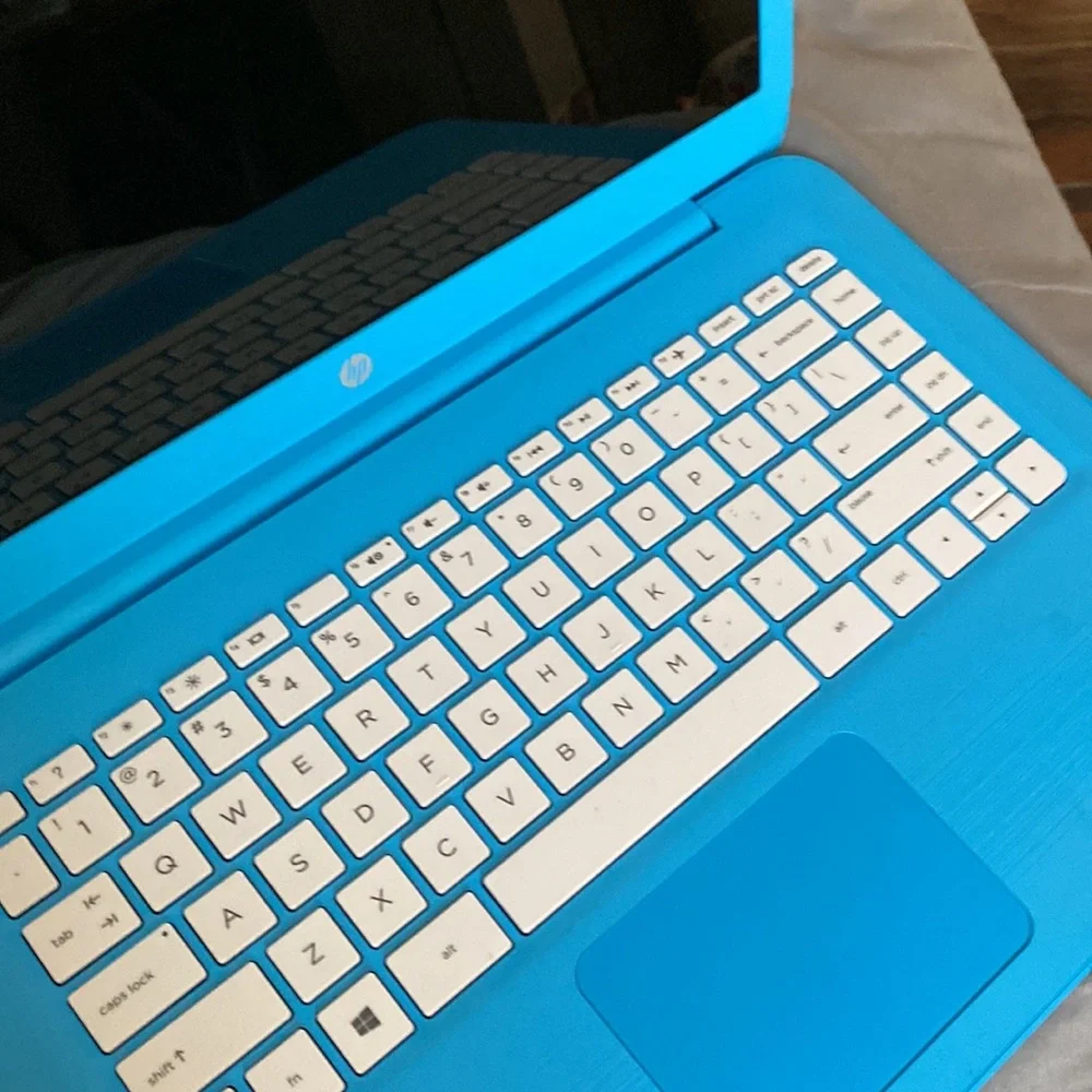 Hp laptop does work super super cheap must buy now please to help donate.